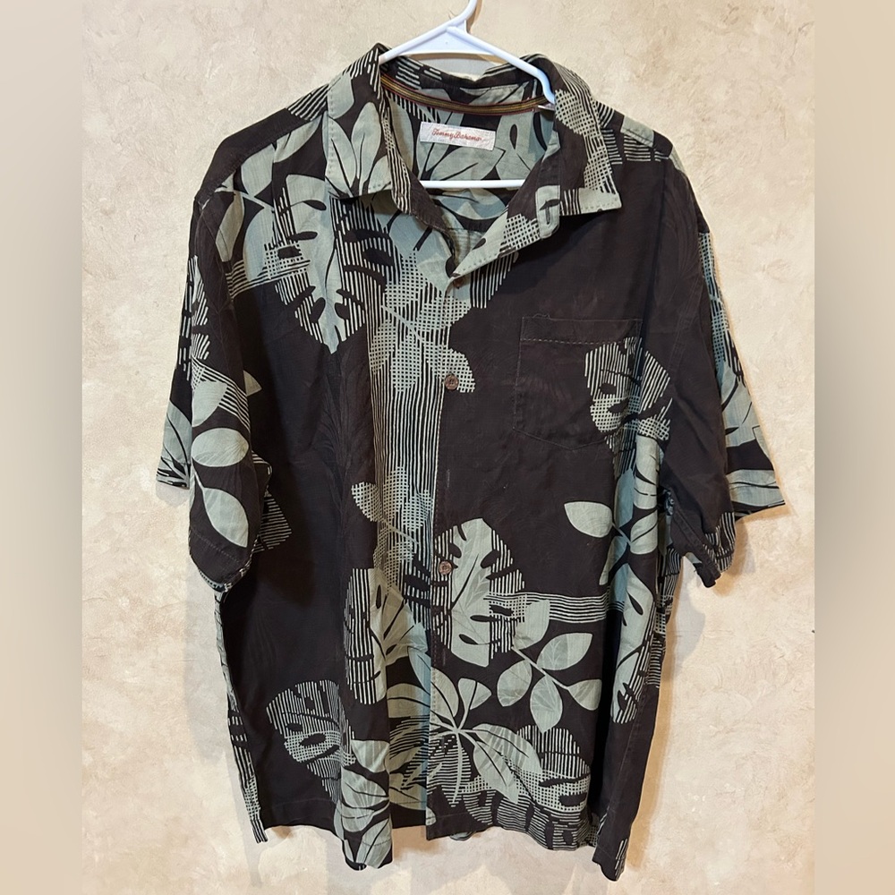 Tommy Bahama Black and Green Leaf Print Shirt 100% silk size xl vintage classic